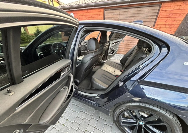 BMW Seria 5 cena 129150 przebieg: 122000, rok produkcji 2018 z Kisielice małe 742